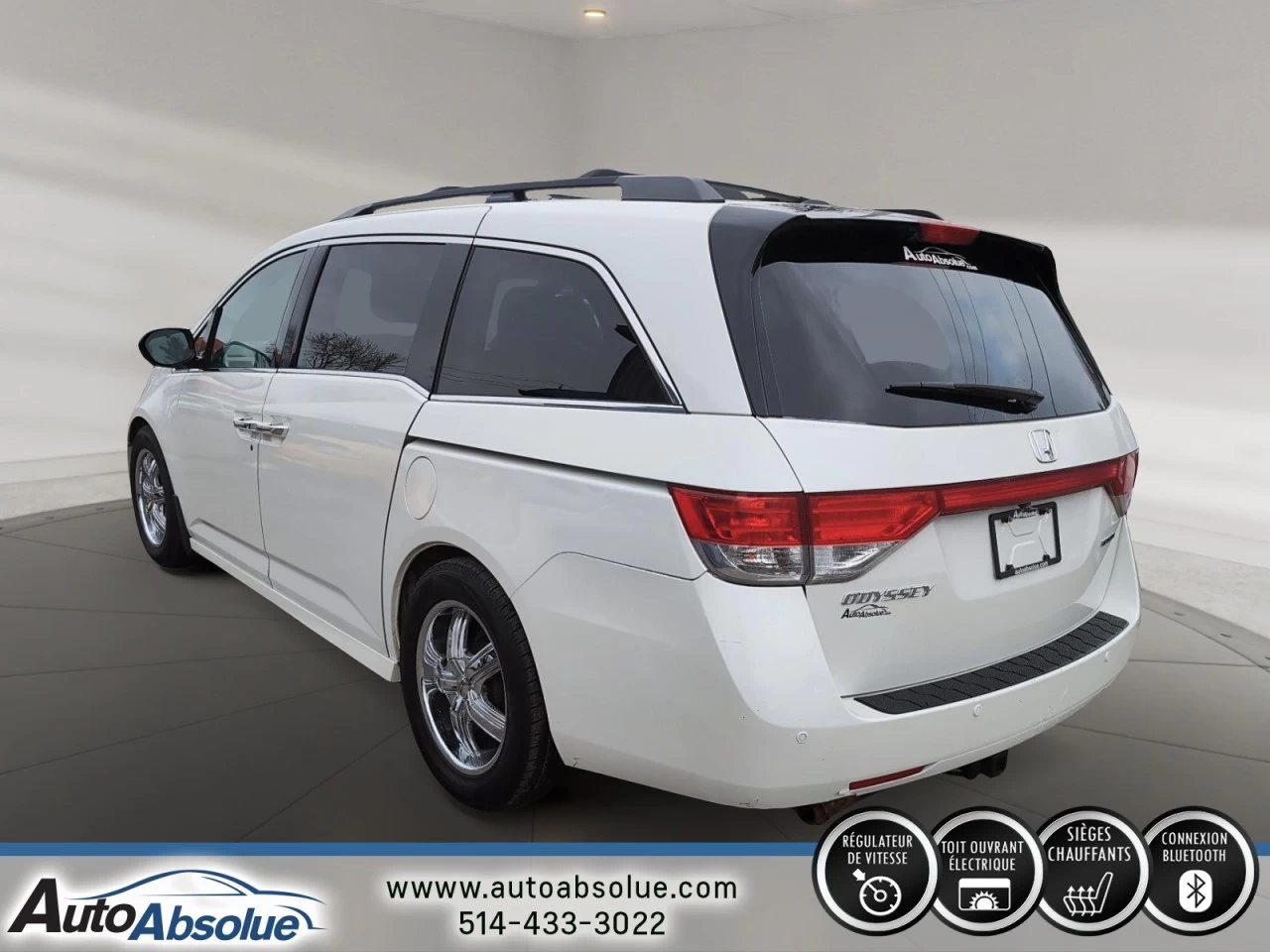 2015 Honda Odyssey Touring w/RES & Navi Image principale