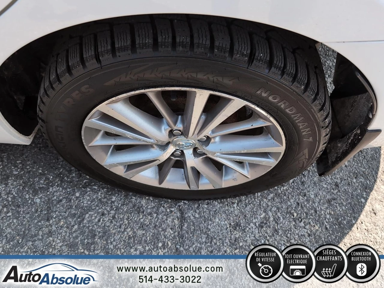 2015 Toyota Corolla LE Image principale