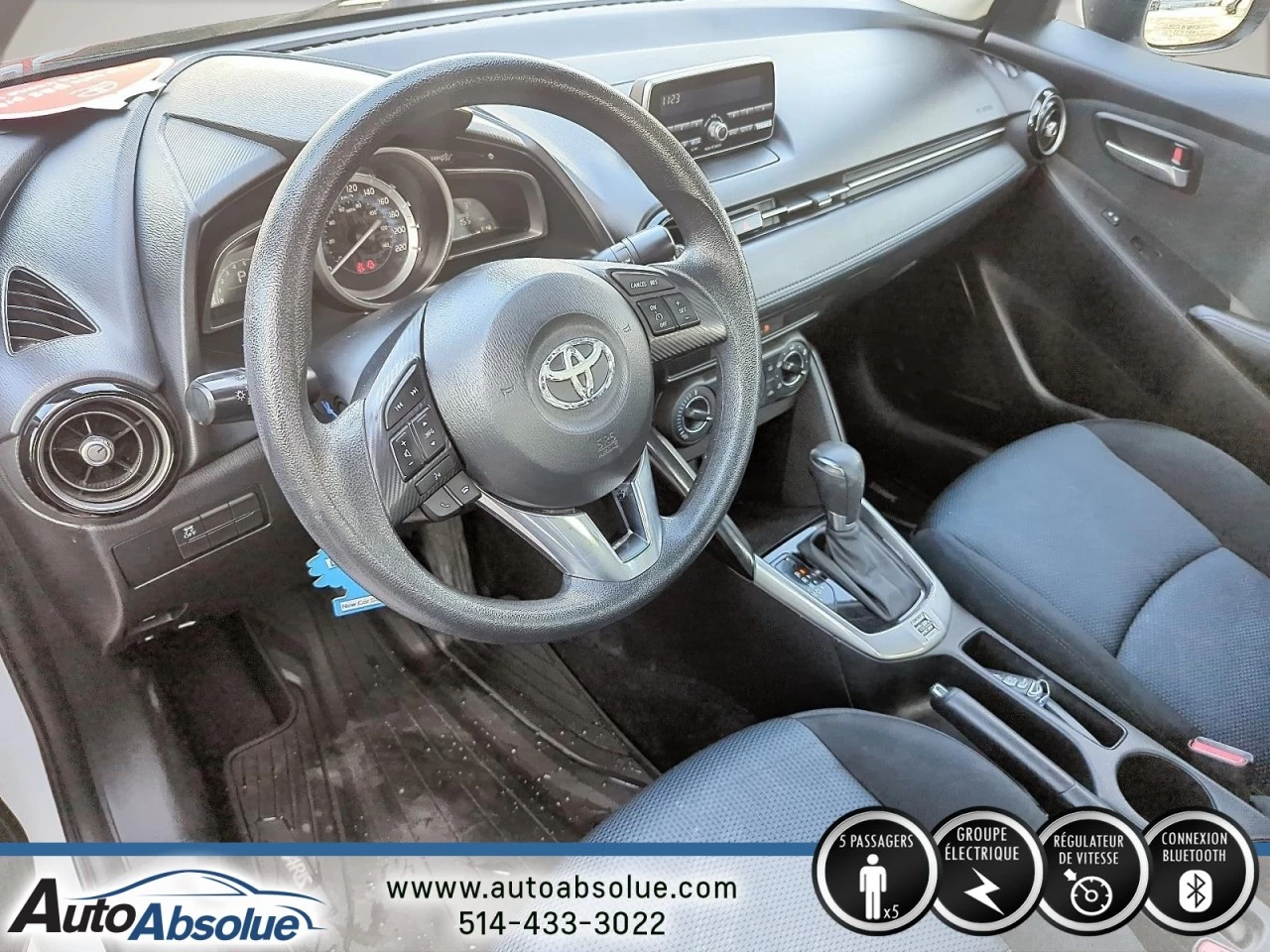 2016 Toyota Yaris 4dr Sdn Image principale